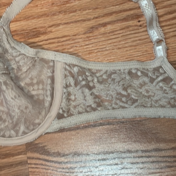Vintage 70’s Oscar de la Renta Cream Lace Bra Full Coverage, 34C - Picture 8 of 9